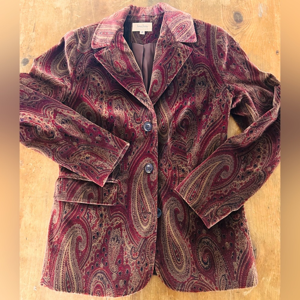 Vintage Neiman Marcus deep red/brown velvet paisley blazer. Circa Y2K.